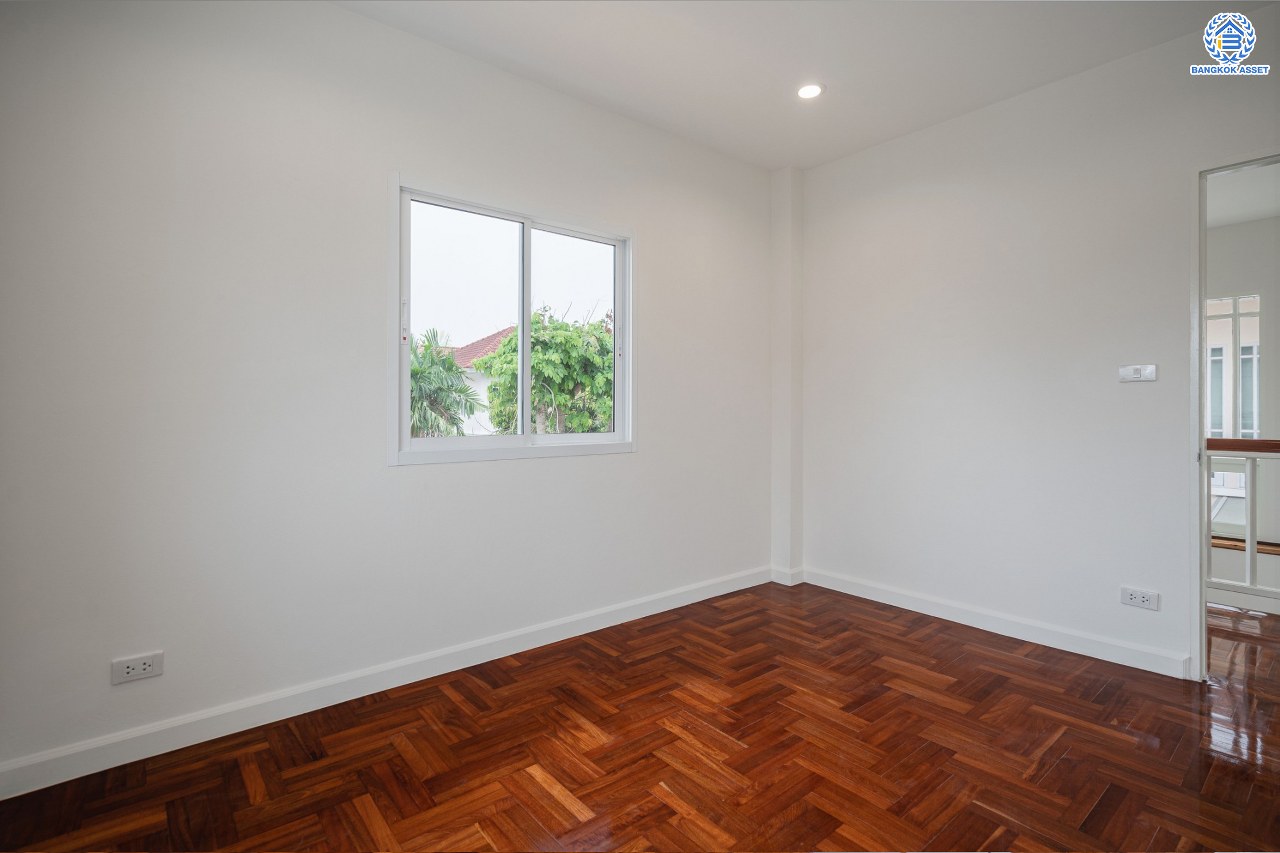 บ้านมือสองตกแต่งใหม่ โครงการ มณีรินทร์พาร์ค รัตนาธิเบศร์-ท่าอิฐ หลังมุม แบรนด์ Property Perfect เนื้อที่ 74.10 ตร.ว. ฟังก์ชัน 3 ห้องนอน 3 ห้องน้ำ 1 ห้องอเนกประสงค์ จอดรถได้ 2 คัน บนทำเลศักยภาพ เชื่อมต่อทั้ง ถนนรัตนาธิเบศร์ และถนนราชพฤกษ์ ใจกลาง 2 เซ็นทรัลฯ ใกล้ทางด่วน "งามวงศ์วาน" และรถไฟฟ้า "สถานีบางรักน้อยท่าอิฐ"